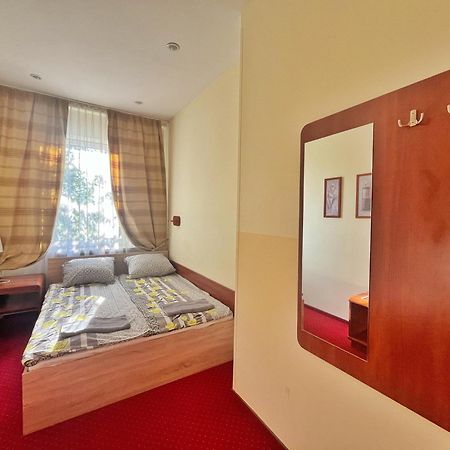 Fry House Hostel วอร์ซอ ภายนอก รูปภาพ