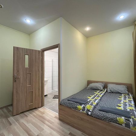 Fry House Hostel วอร์ซอ ภายนอก รูปภาพ