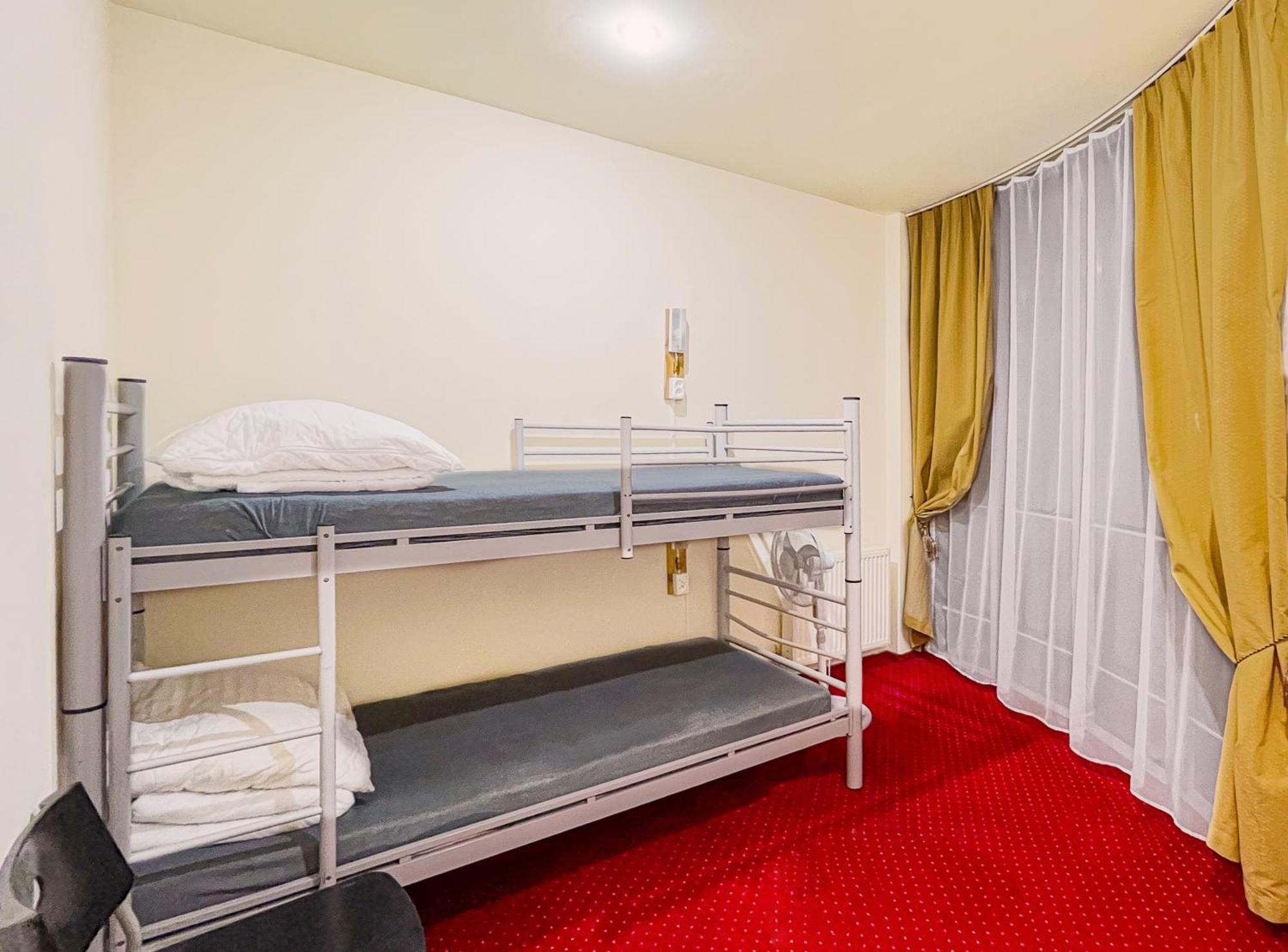 Fry House Hostel วอร์ซอ ภายนอก รูปภาพ