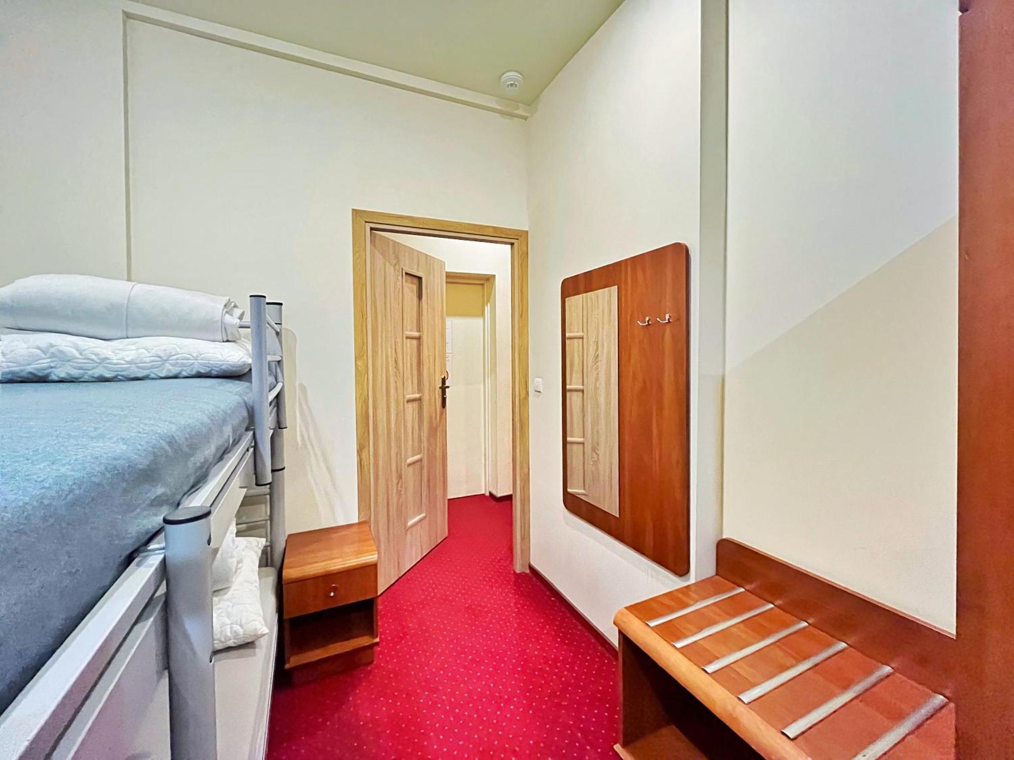 Fry House Hostel วอร์ซอ ภายนอก รูปภาพ