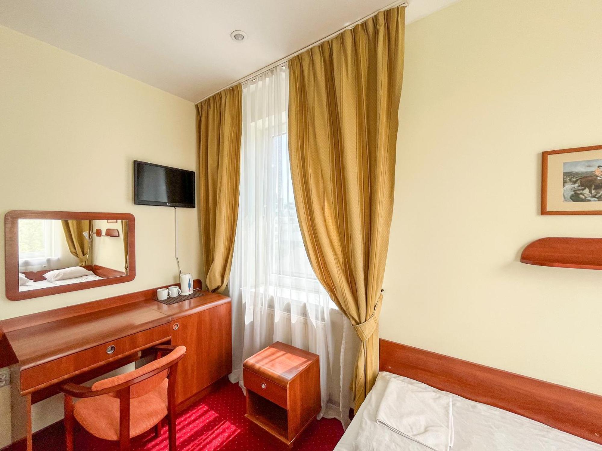 Fry House Hostel วอร์ซอ ภายนอก รูปภาพ