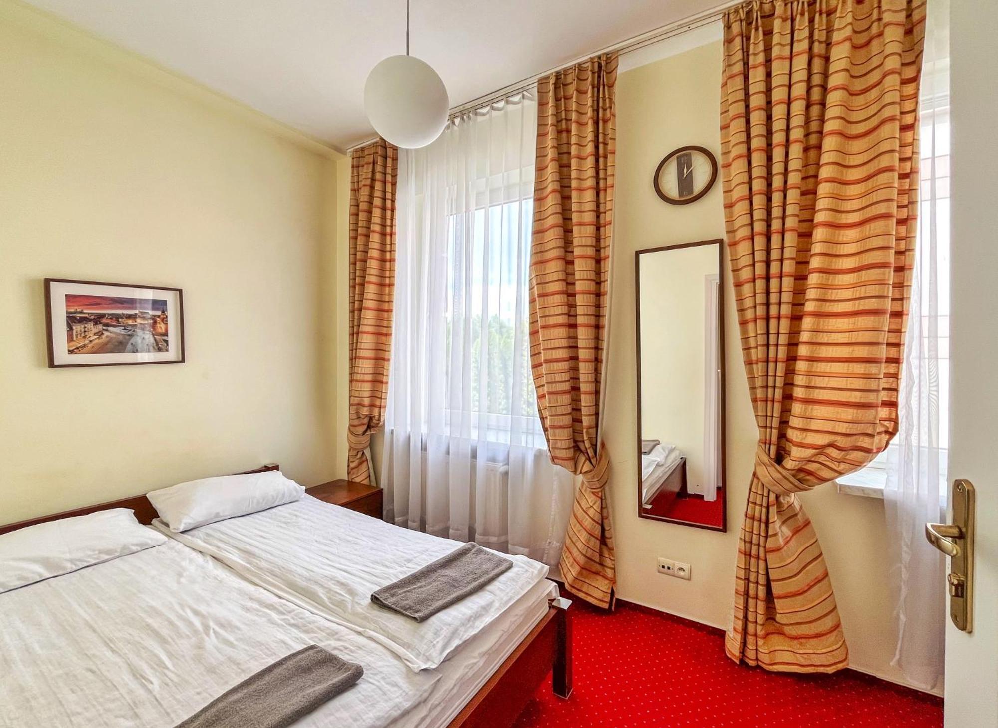 Fry House Hostel วอร์ซอ ภายนอก รูปภาพ