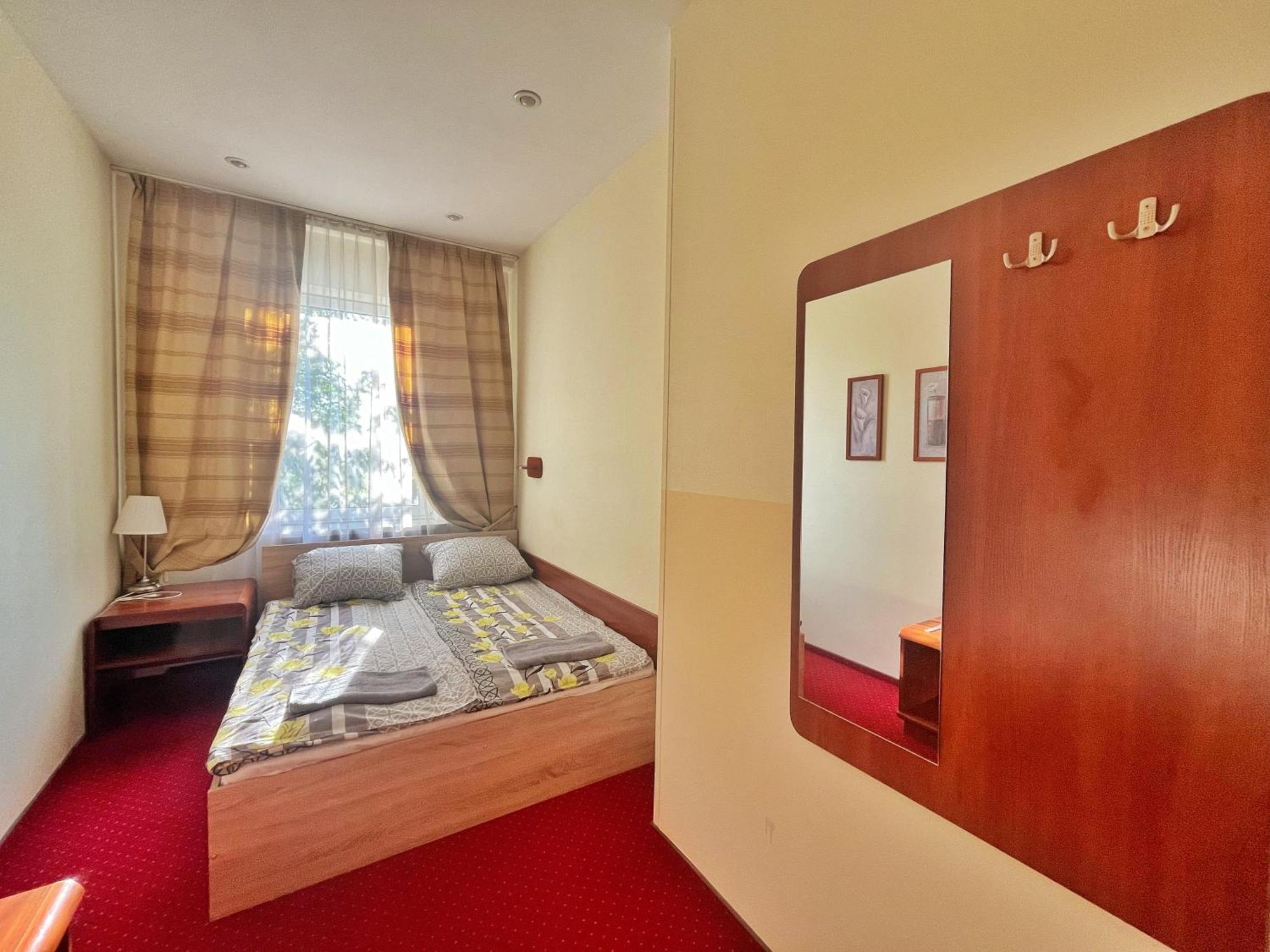 Fry House Hostel วอร์ซอ ภายนอก รูปภาพ