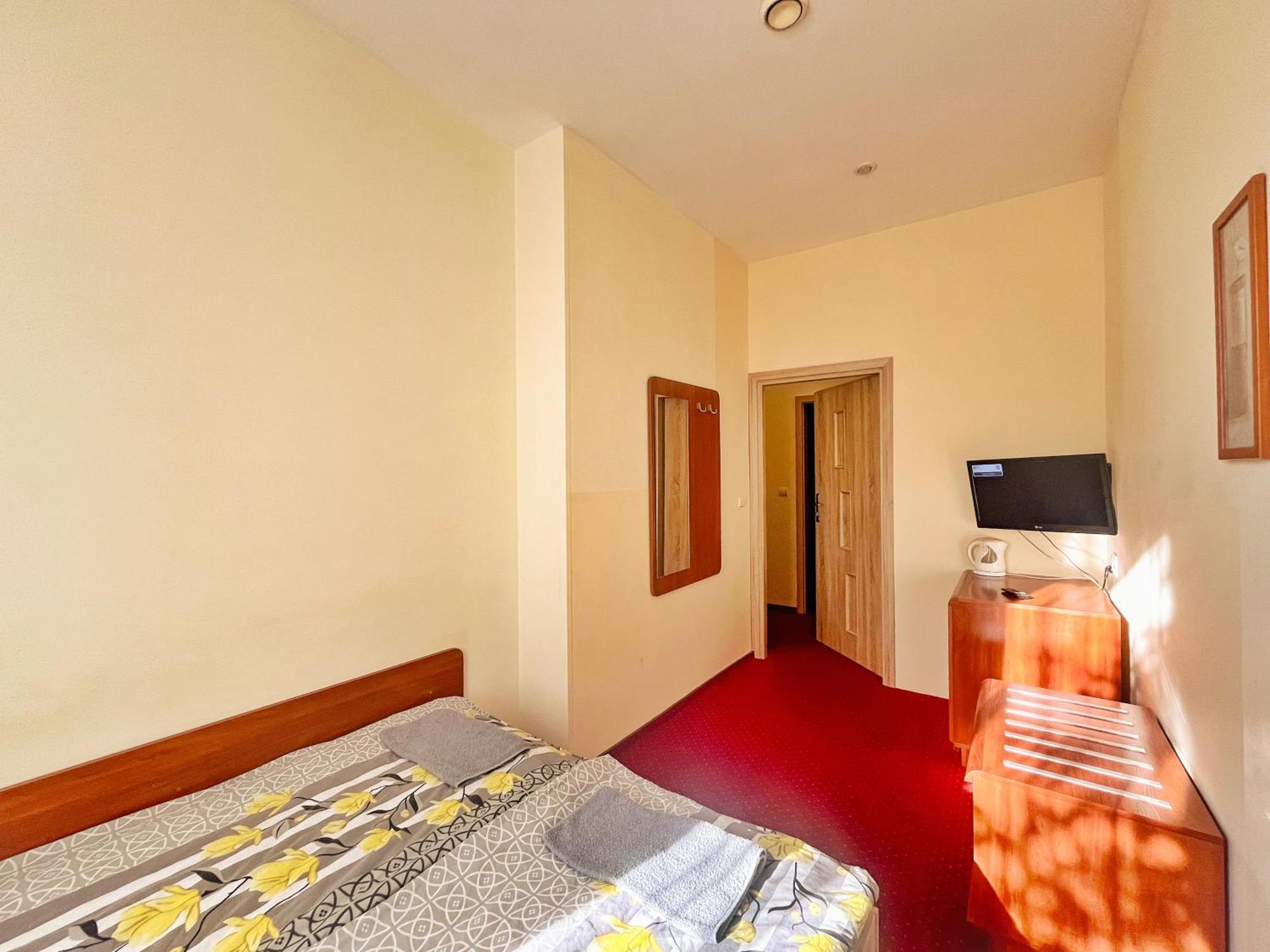 Fry House Hostel วอร์ซอ ภายนอก รูปภาพ